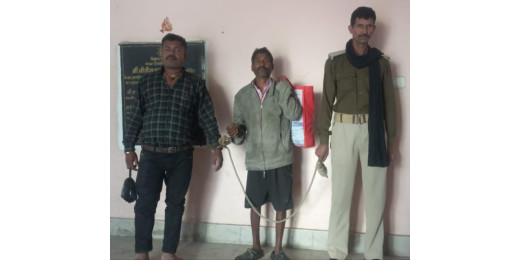 दो शराब तस्कर गिरफ्तार, अवैध महुआ चुलाई देसी शराब बरामद